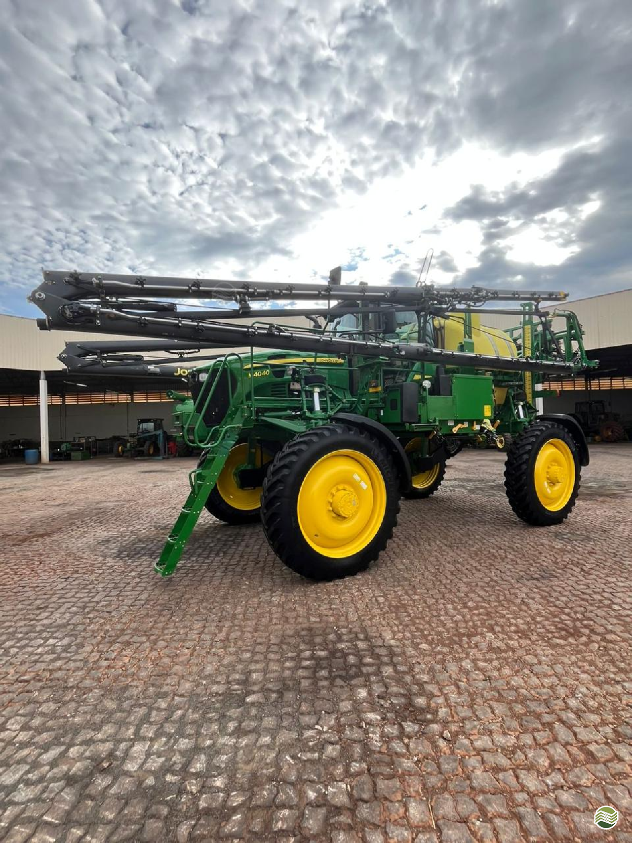 PULVERIZADOR JOHN DEERE JOHN DEERE M4040 Tração 4x4 JM Tratores  ADAMANTINA SÃO PAULO SP