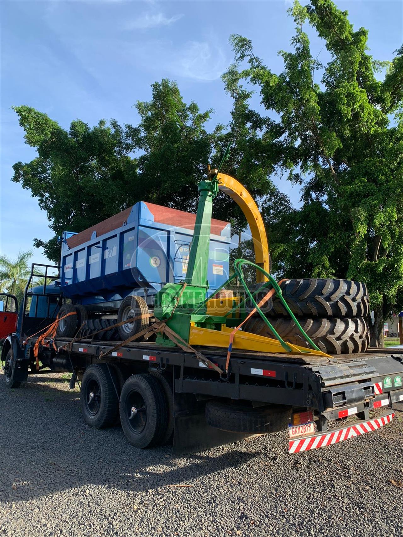 Careta Basculante Triton 7t + Ensiladeira JF 1 linha 