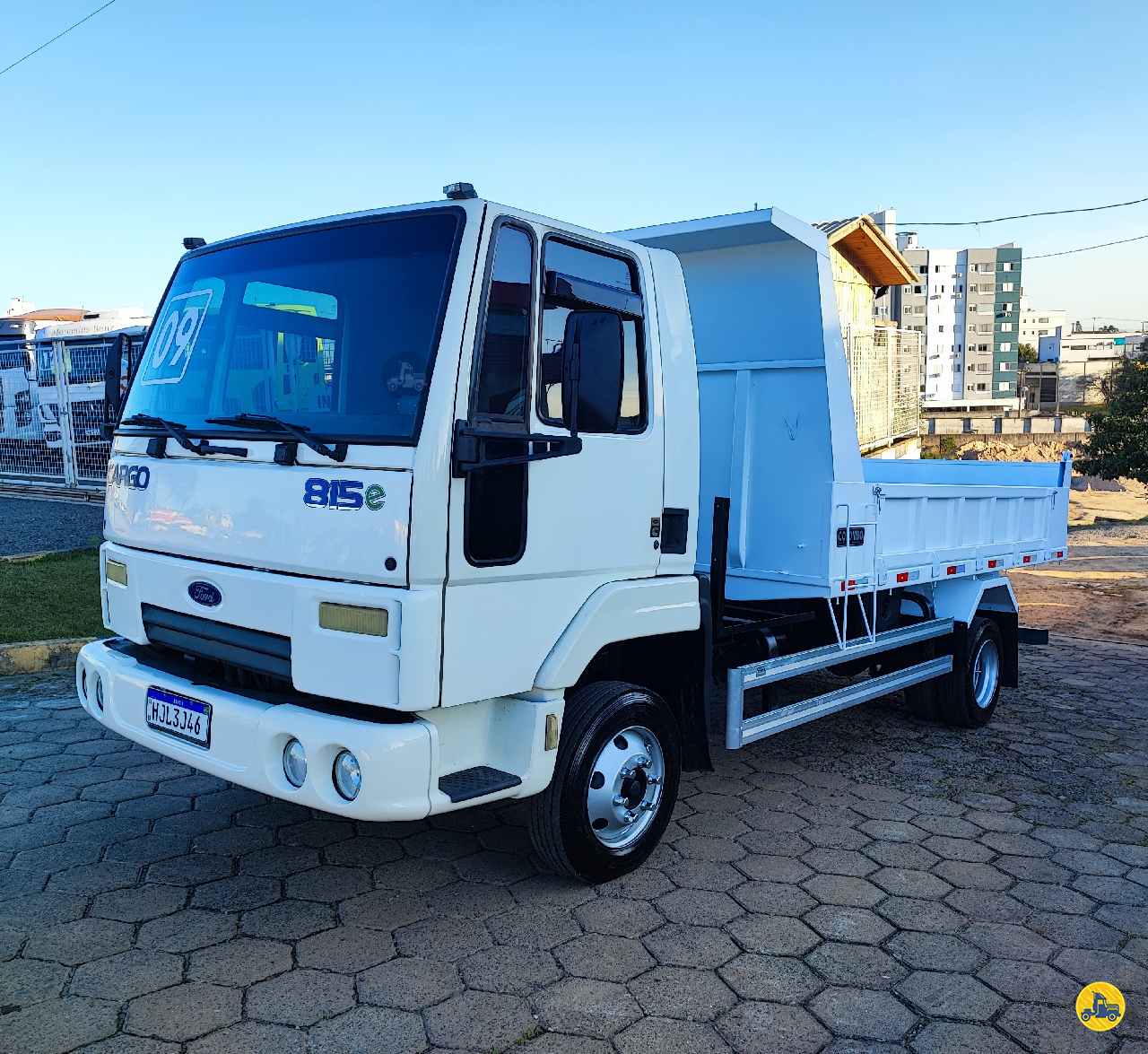 CAMINHAO FORD CARGO 815 Baú Furgão Toco 4x2 Primos Caminhões ICARA SANTA CATARINA SC
