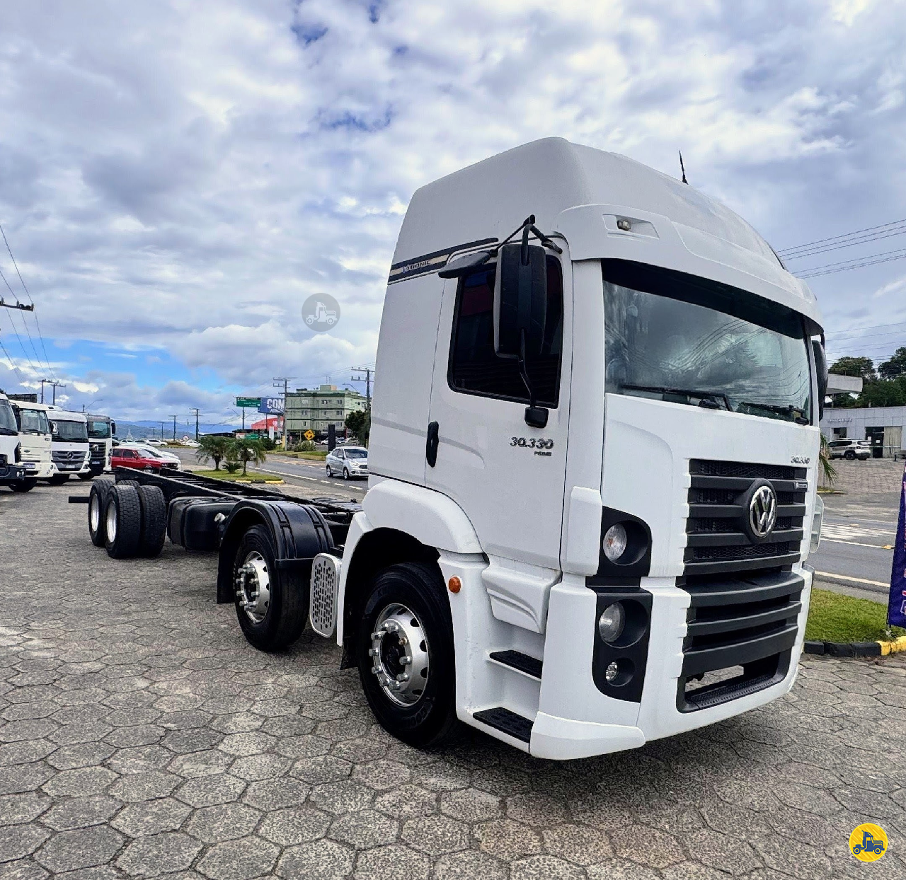 CAMINHAO VOLKSWAGEN VW 31330 Chassis BiTruck 8x2 Primos Caminhões ICARA SANTA CATARINA SC
