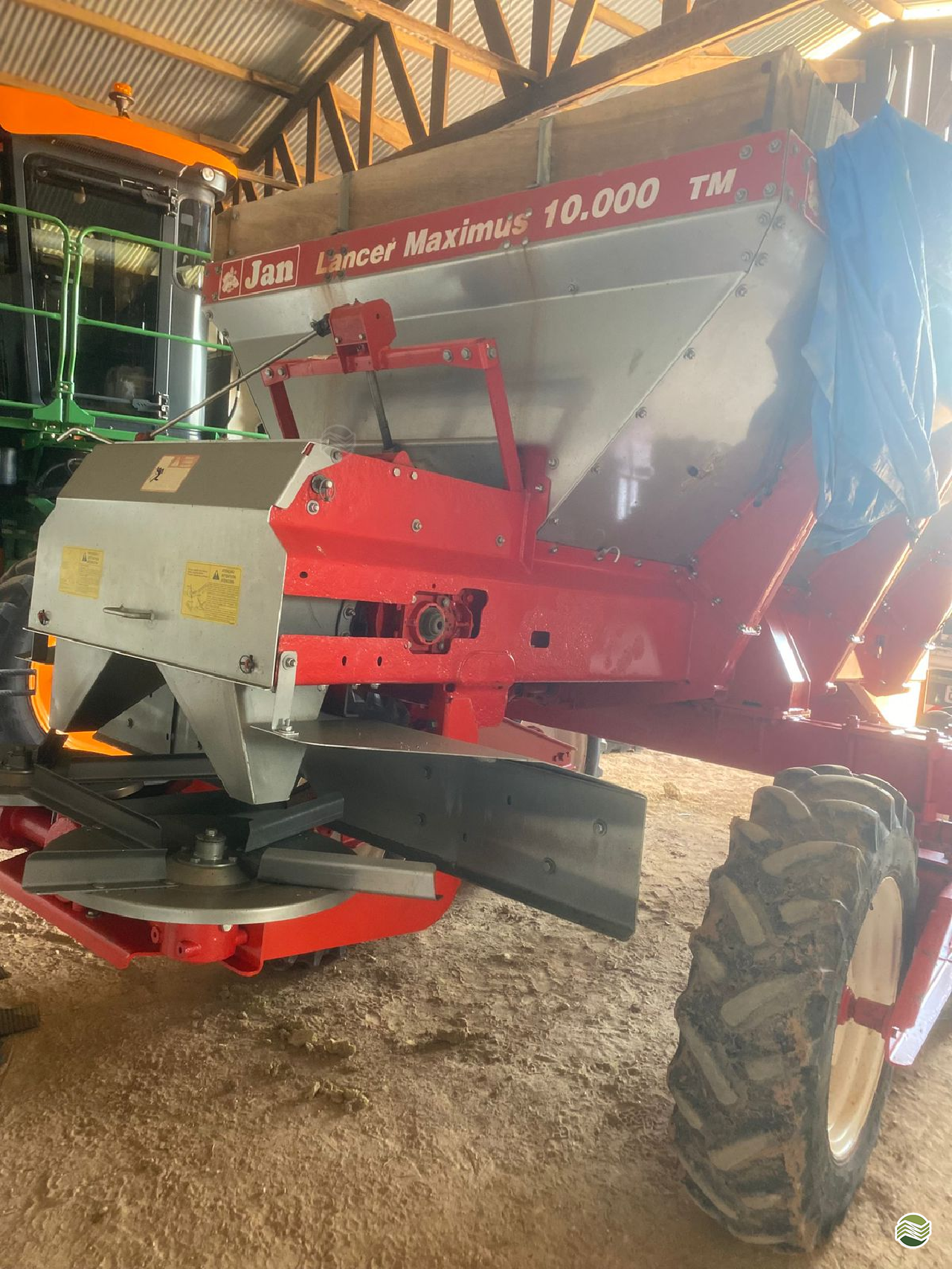 IMPLEMENTOS AGRICOLAS DISTRIBUIDOR CALCÁRIO 1000 Kg Agriterra M3 - Stara - PA SANTAREM PARÁ PA