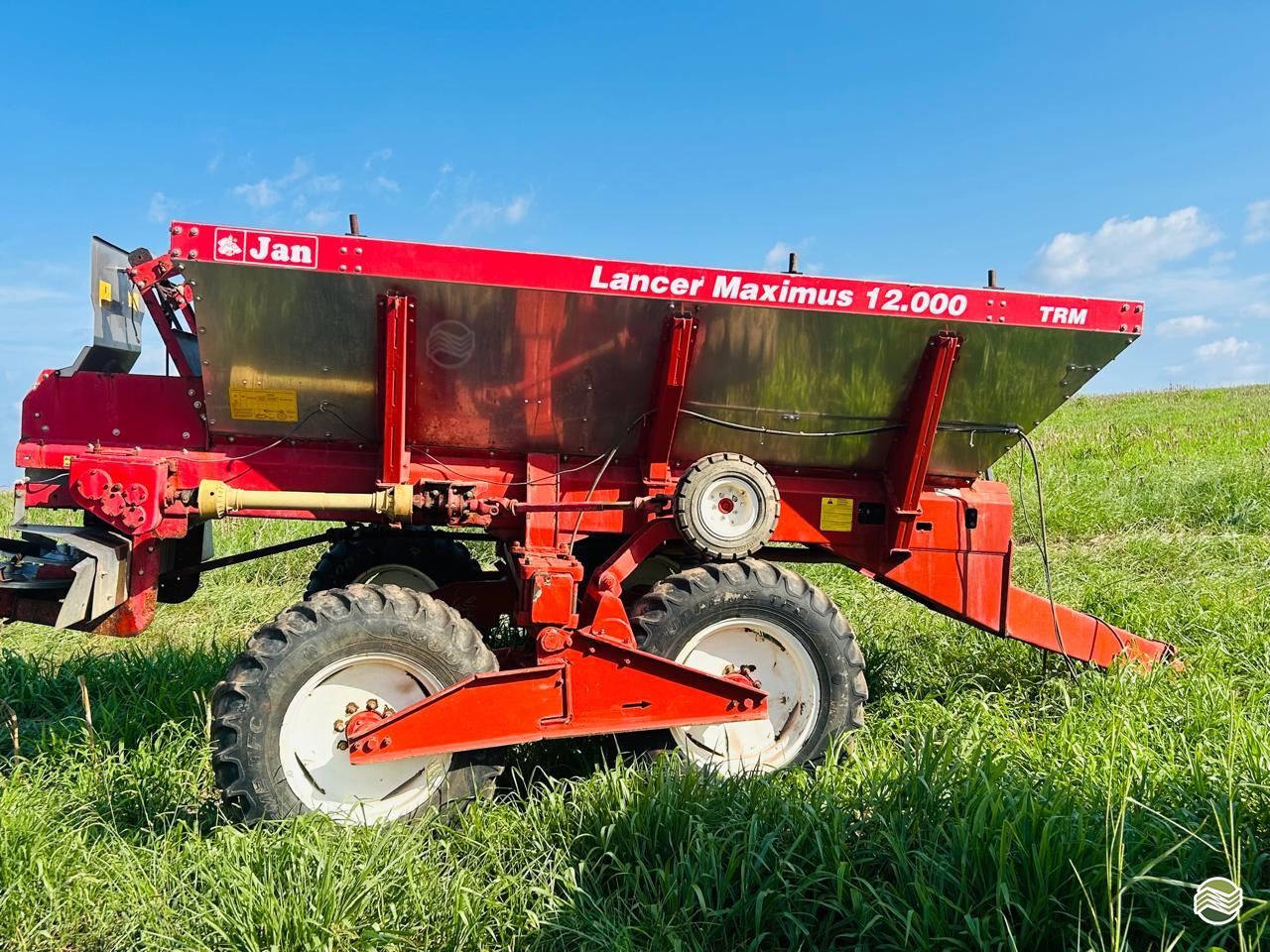 IMPLEMENTOS AGRICOLAS DISTRIBUIDOR CALCÁRIO 12000 Kg Agriterra M3 - Stara - PA SANTAREM PARÁ PA