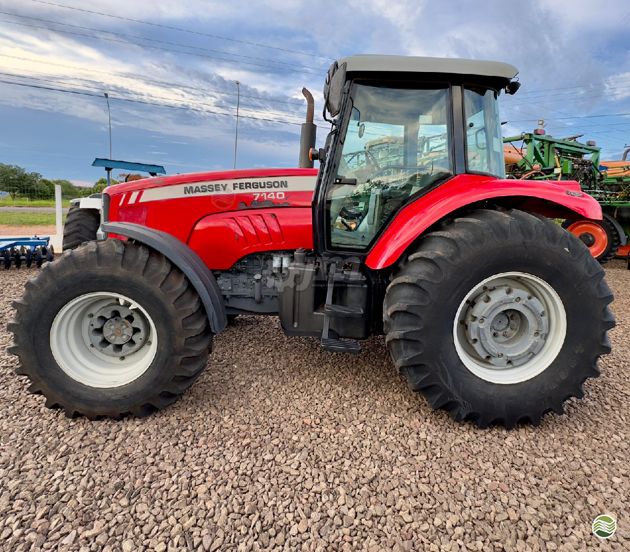 TRATOR MASSEY FERGUSON MF 7140 Tração 4x4 JM Máquinas CAARAPO MATO GROSSO DO SUL MS