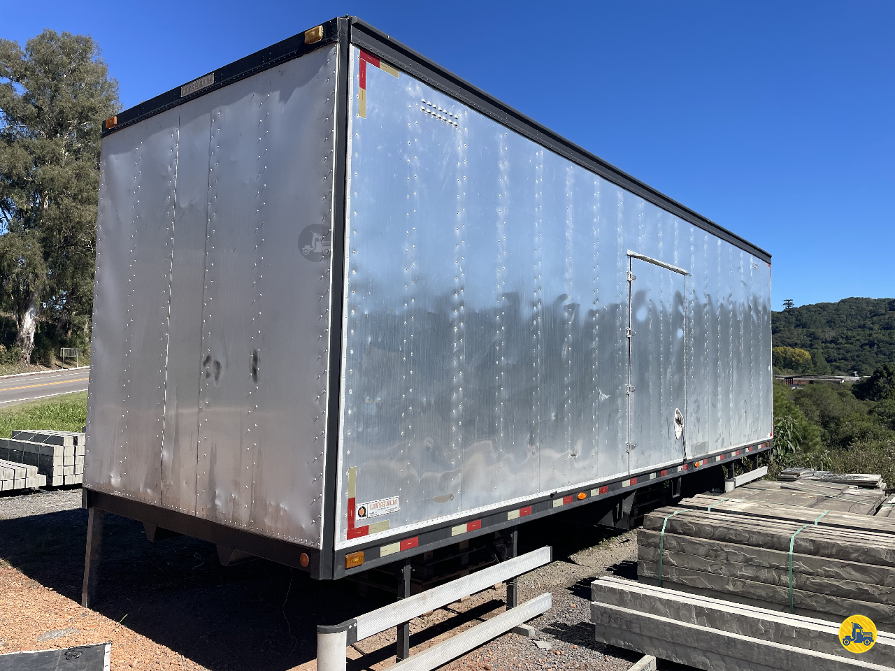 CARROCERIA SOBRE CHASSI  TRUCK BAU FURGAO EBX Representações CAXIAS DO SUL RIO GRANDE DO SUL RS