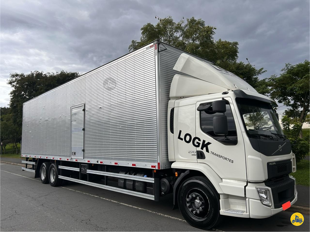 CAMINHAO VOLVO VOLVO VM 270 Baú Furgão Truck 6x2 LogK Transportes CURITIBA PARANÁ PR