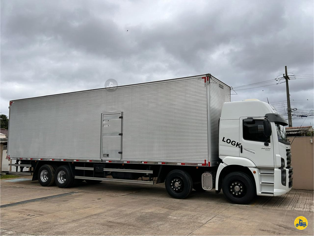 CAMINHAO VOLKSWAGEN VW 30330 Baú Furgão BiTruck 8x2 LogK Transportes CURITIBA PARANÁ PR