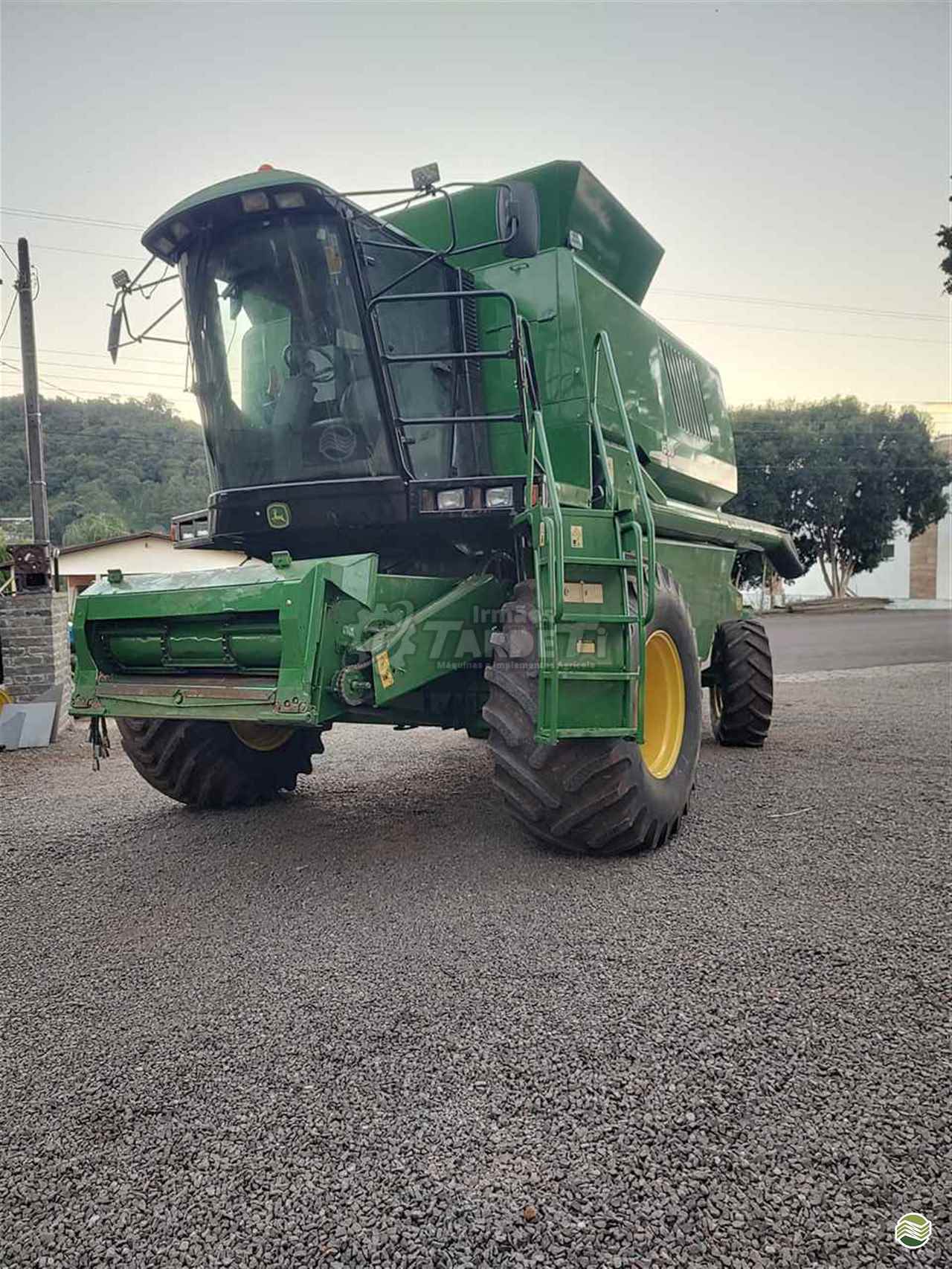 COLHEITADEIRA JOHN DEERE JOHN DEERE 1550 Irmãos Tardetti NOVA ALVORADA RIO GRANDE DO SUL RS