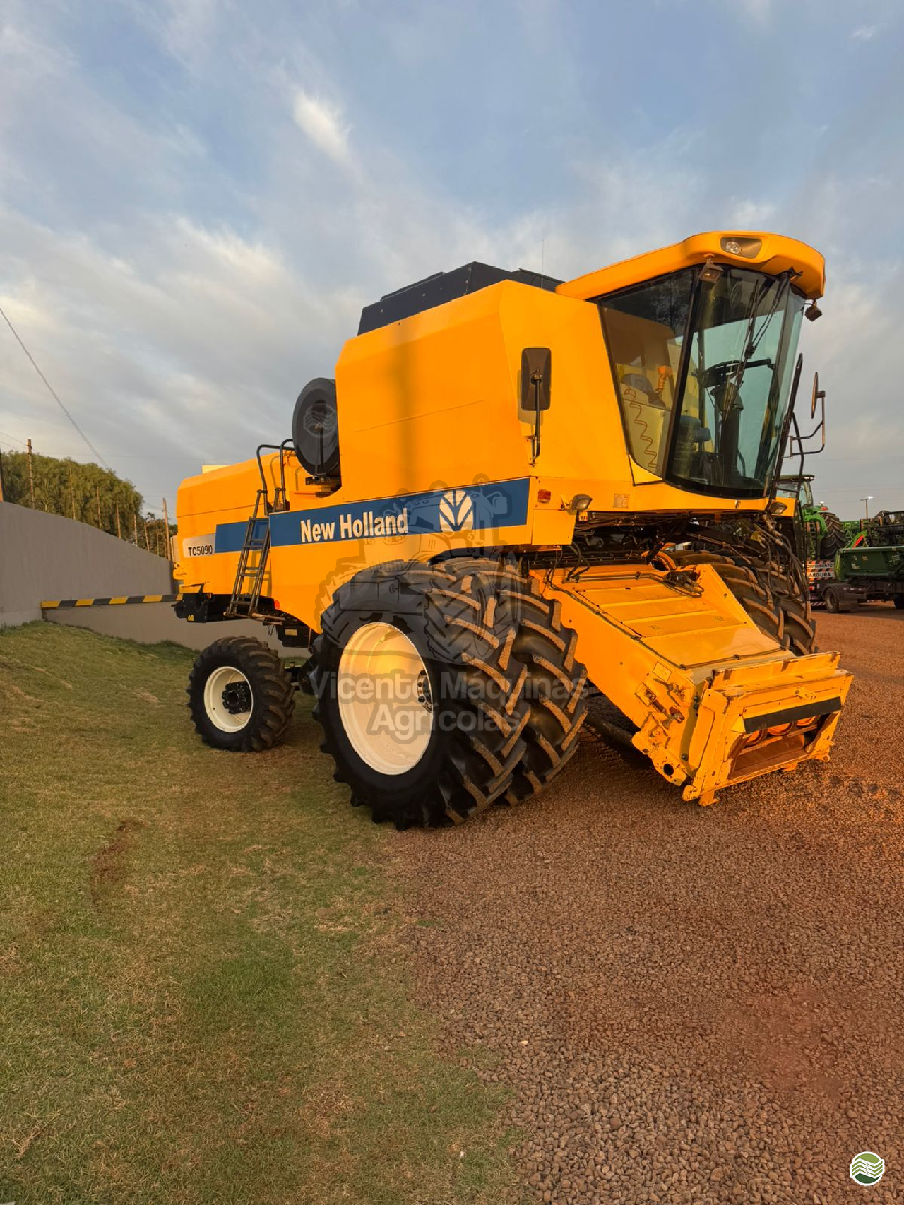 COLHEITADEIRA NEW HOLLAND TC 5090 Vicente Máquinas Agrícolas CASCAVEL PARANÁ PR