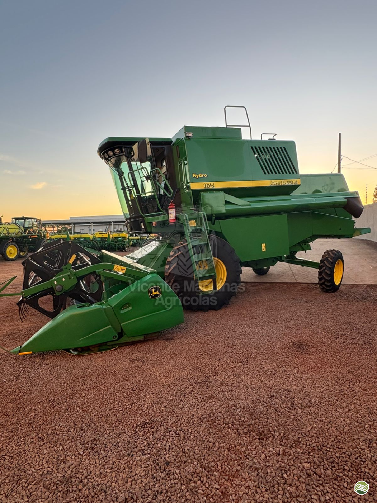 COLHEITADEIRA JOHN DEERE JOHN DEERE 1175 Vicente Máquinas Agrícolas CASCAVEL PARANÁ PR
