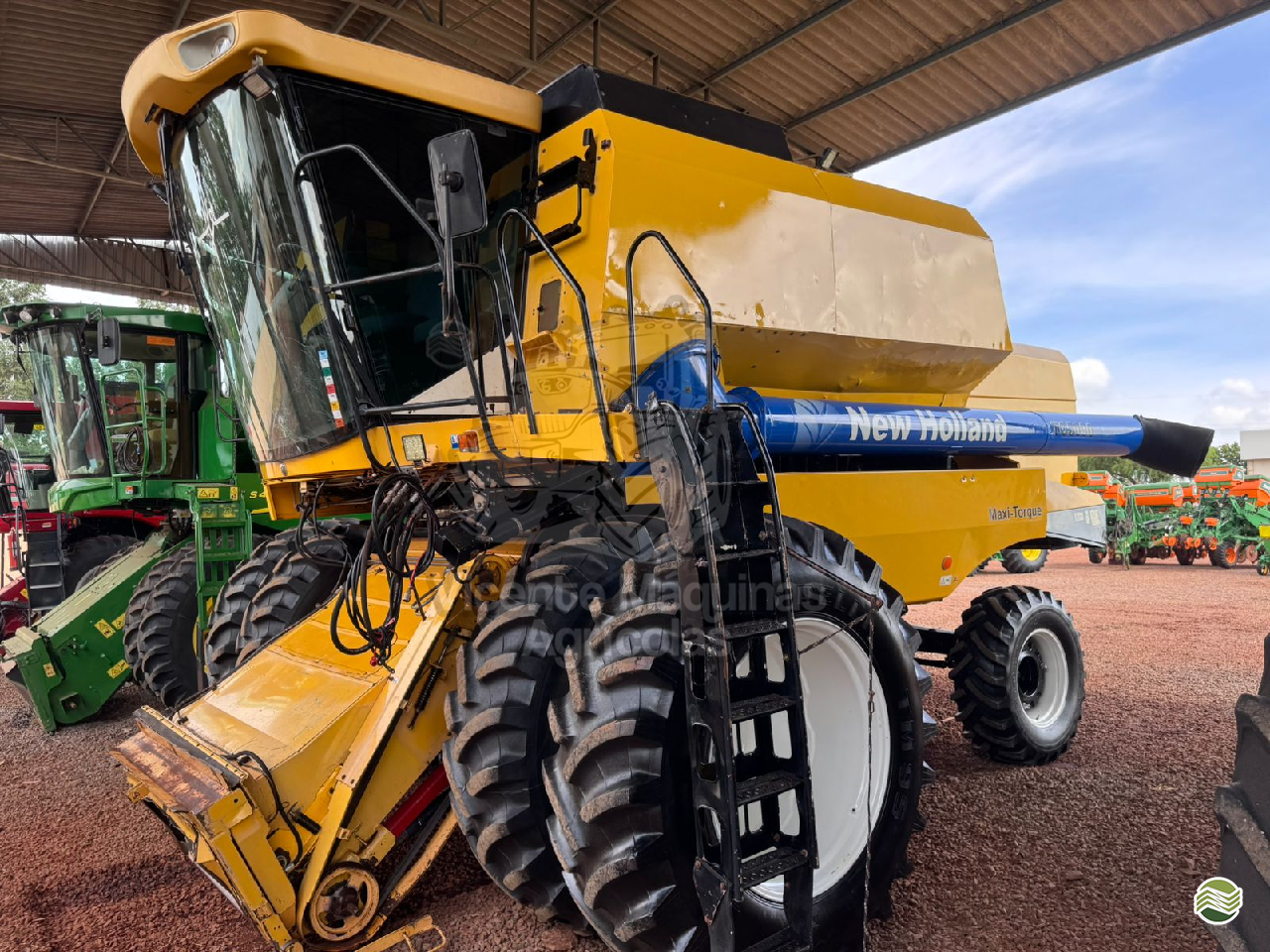 COLHEITADEIRA NEW HOLLAND TC 5090 Vicente Máquinas Agrícolas CASCAVEL PARANÁ PR