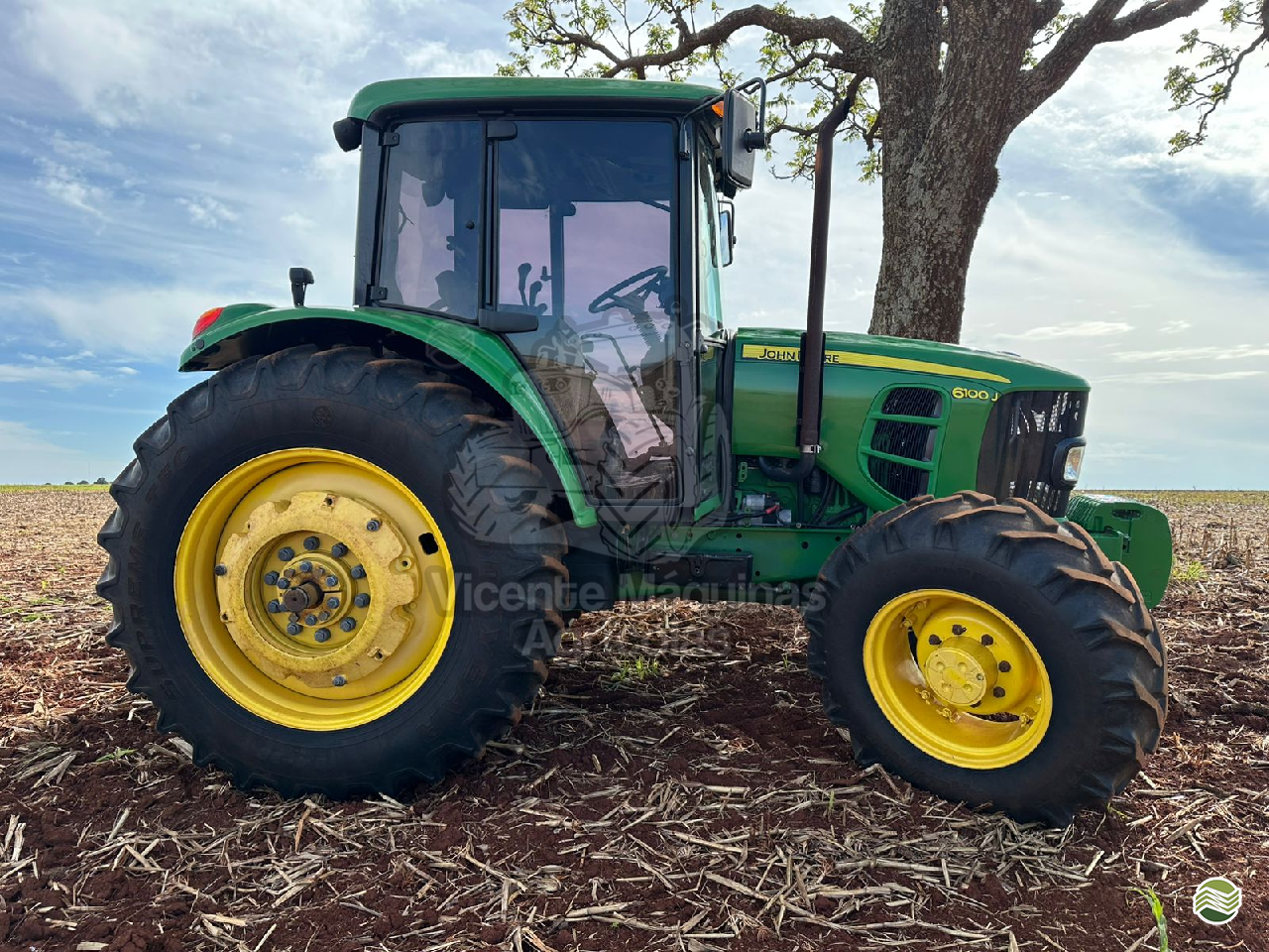 TRATOR JOHN DEERE JOHN DEERE 6100J Tração 4x4 Vicente Máquinas Agrícolas CASCAVEL PARANÁ PR