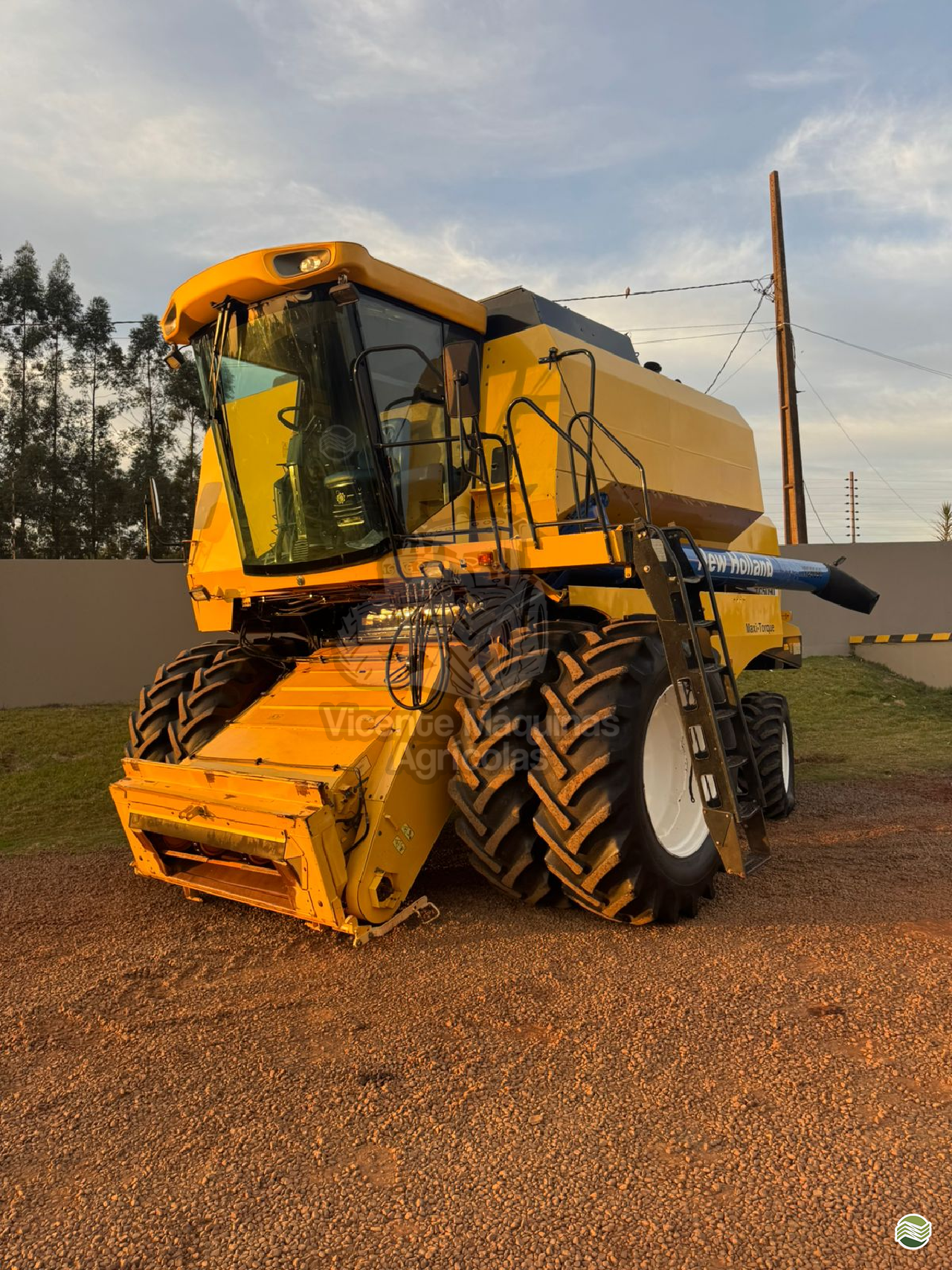 COLHEITADEIRA NEW HOLLAND TC 5090 Vicente Máquinas Agrícolas CASCAVEL PARANÁ PR