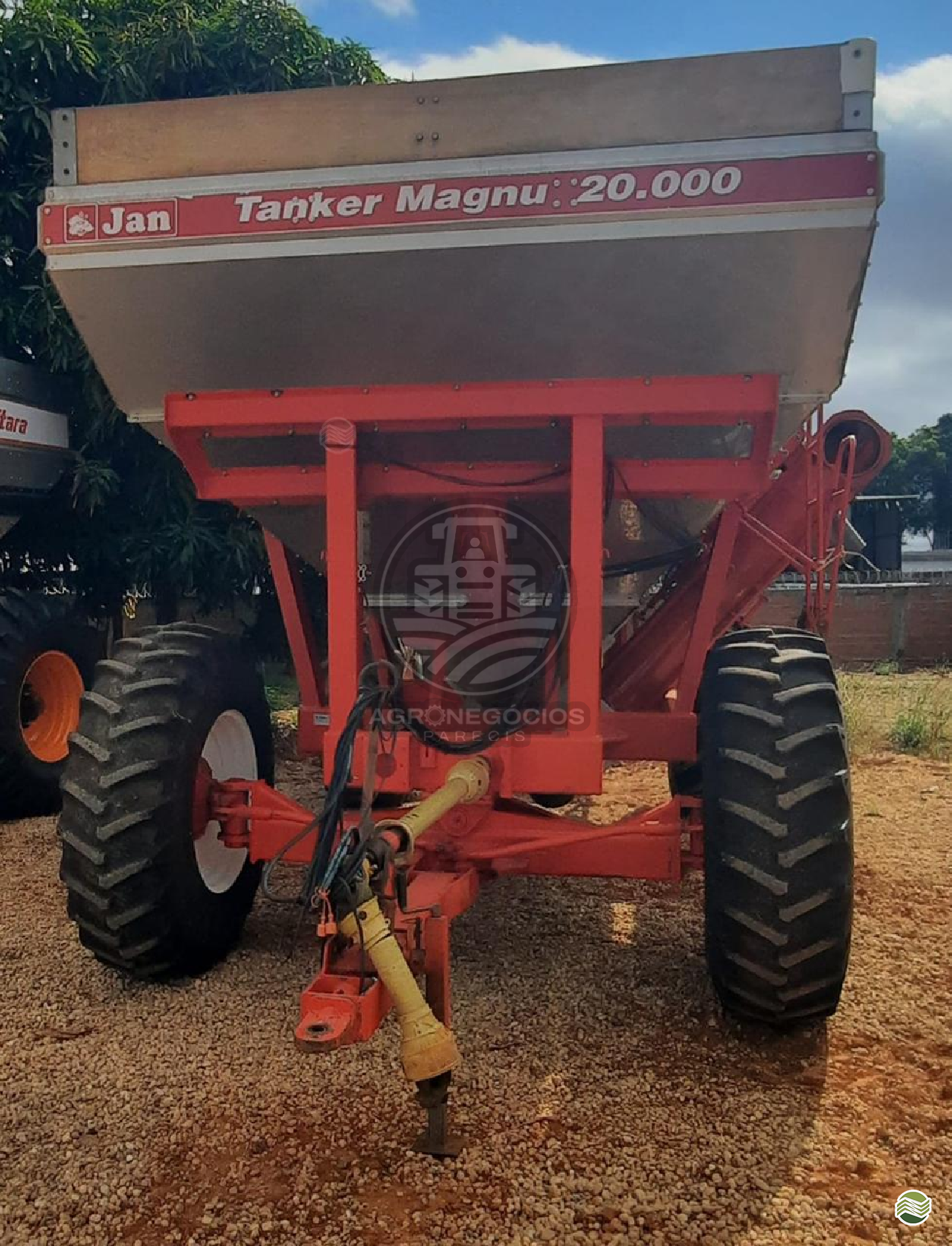 IMPLEMENTOS AGRICOLAS CARRETA BAZUKA GRANELEIRA 20000 Agronegócios Parecis CAMPO NOVO DO PARECIS MATO GROSSO MT