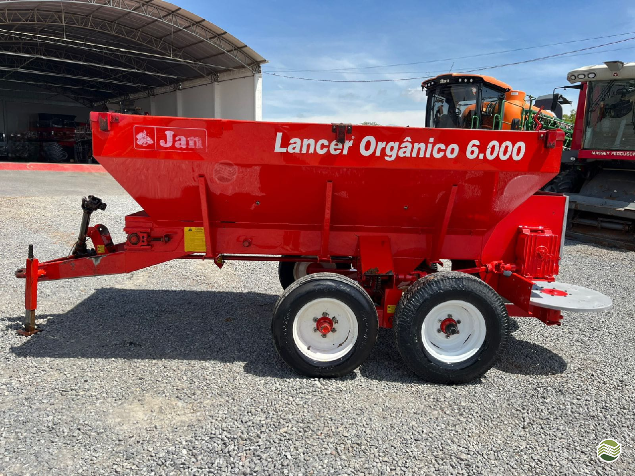 IMPLEMENTOS AGRICOLAS DISTRIBUIDOR CALCÁRIO 6000 Kg Machine Tratores LAVRAS MINAS GERAIS MG