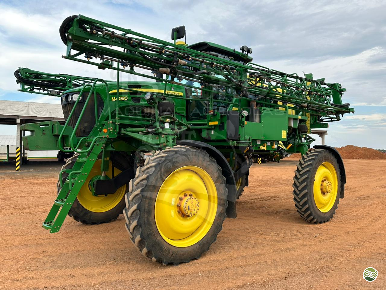 PULVERIZADOR JOHN DEERE JOHN DEERE M4030 Tração 4x4 TS Agro Máquinas Agrícolas PRIMAVERA DO LESTE MATO GROSSO MT