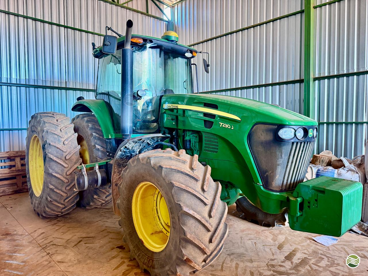 TRATOR JOHN DEERE JOHN DEERE 7230J Tração 4x4 SARF Soluções Agrícolas UBERLANDIA MINAS GERAIS MG