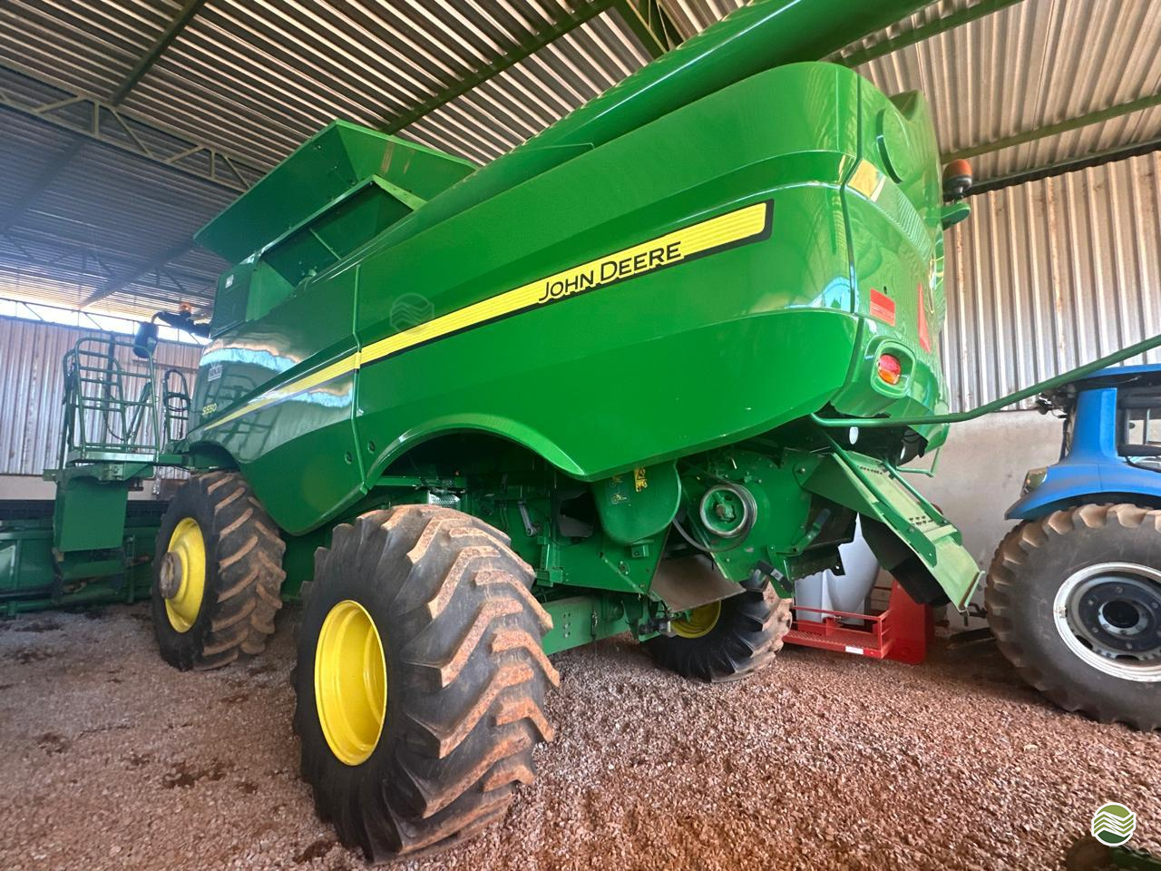 COLHEITADEIRA JOHN DEERE JOHN DEERE S550 SARF Soluções Agrícolas UBERLANDIA MINAS GERAIS MG