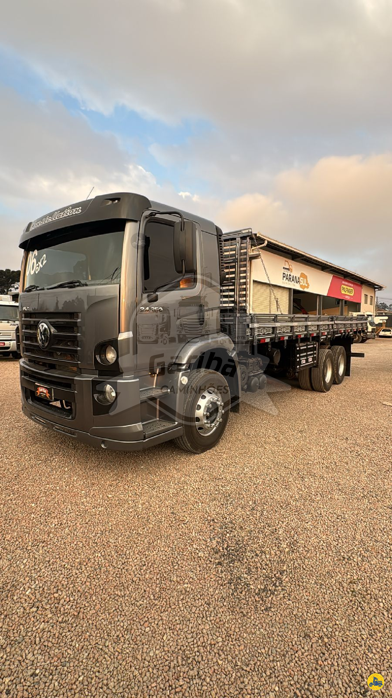 CAMINHAO VOLKSWAGEN VW 24250 Carga Seca Truck 6x2 Gariba Caminhões FAZENDA RIO GRANDE PARANÁ PR