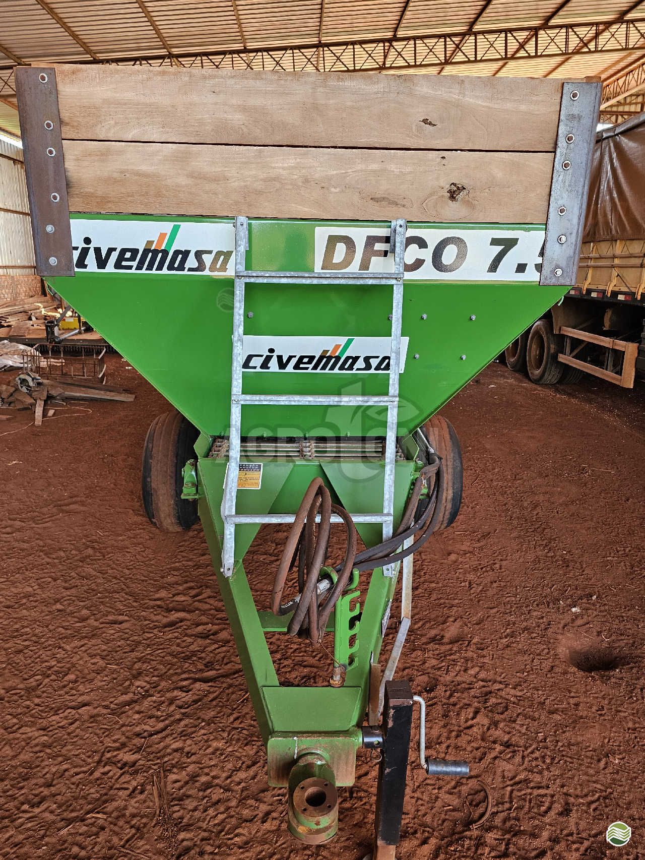 IMPLEMENTOS AGRICOLAS DISTRIBUIDOR CALCÁRIO 7500 Kg Agrotoni ASSIS SÃO PAULO SP