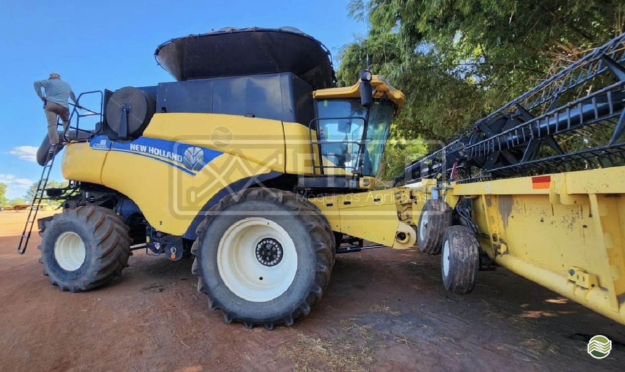 COLHEITADEIRA NEW HOLLAND CR 8090 Field Máquinas Agrícolas CLEVELANDIA PARANÁ PR
