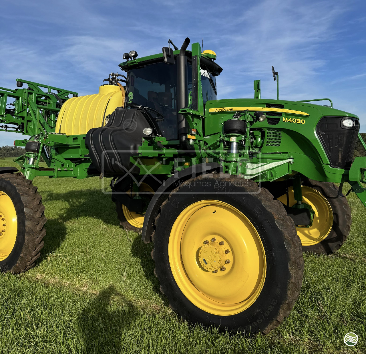 PULVERIZADOR JOHN DEERE JOHN DEERE M4030 Tração 4x4 Field Máquinas Agrícolas CLEVELANDIA PARANÁ PR