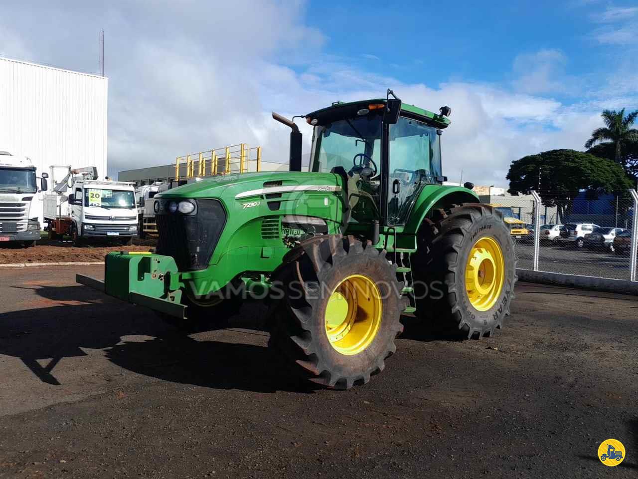 TRATOR JOHN DEERE JOHN DEERE 7230J Tração 4x4 Vamos Seminovos - Uberlândia UBERLANDIA MINAS GERAIS MG