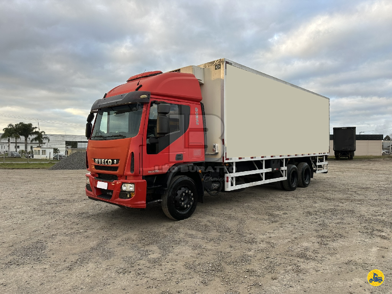 CAMINHAO IVECO TECTOR 240E28 Baú Frigorífico Truck 6x2 Léo Buratto Caminhões LAGES SANTA CATARINA SC