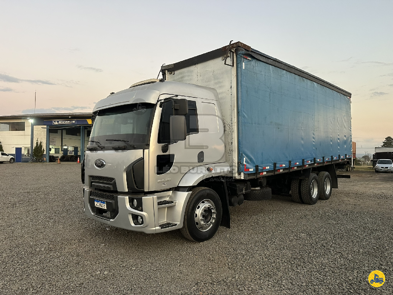 CAMINHAO FORD CARGO 2429 Baú Sider Truck 6x2 Léo Buratto Caminhões LAGES SANTA CATARINA SC