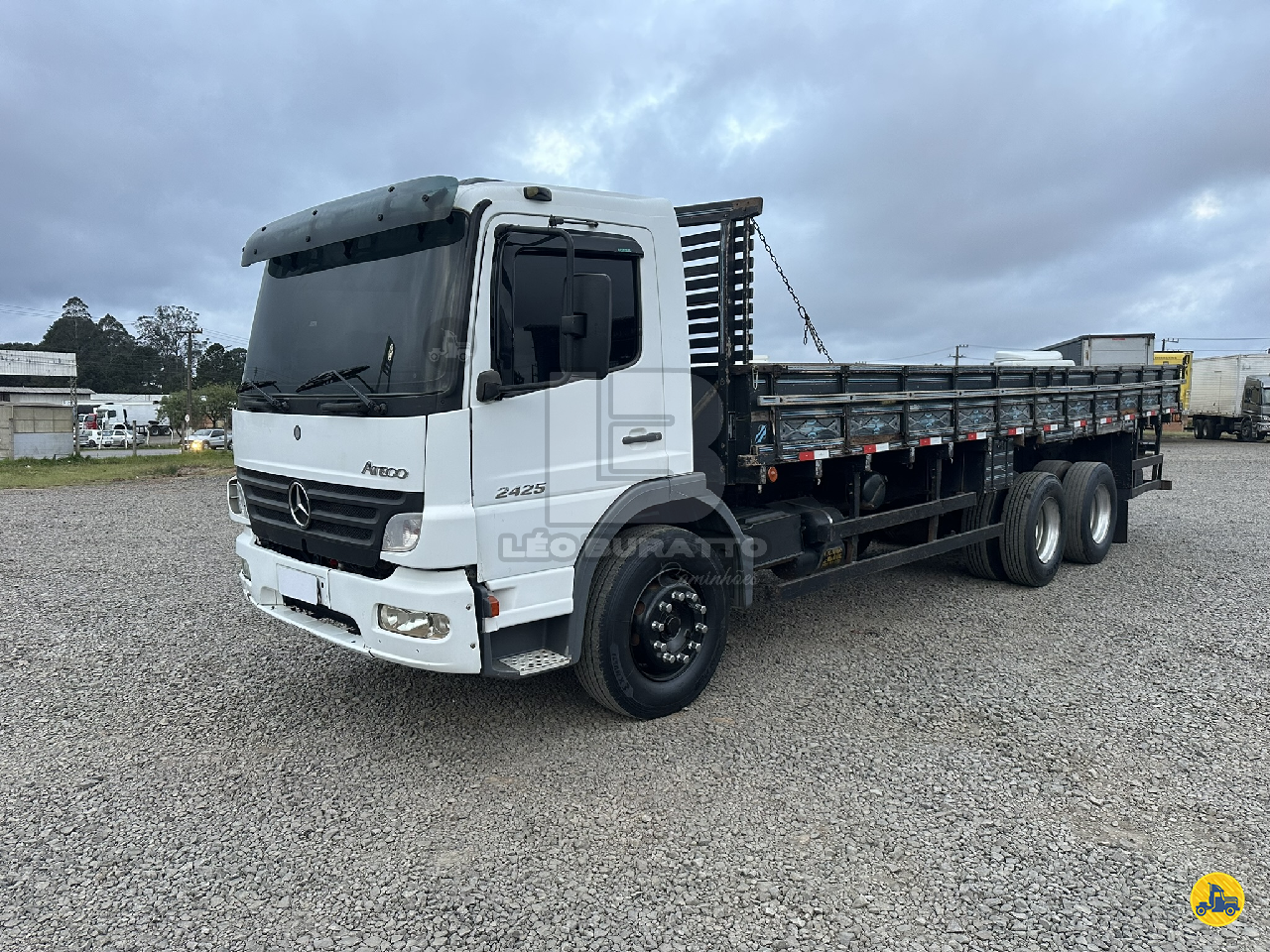 CAMINHAO MERCEDES-BENZ MB 2425 Carga Seca Truck 6x2 Léo Buratto Caminhões LAGES SANTA CATARINA SC